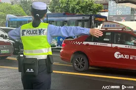 广交会首日展馆附近车流如织！进场散场高峰时段车辆建议绕行图片