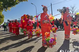 新春走基层丨安徽首场“村晚”，满满皖北“年味”图片