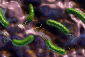 福建人注意！男子脚上沾了这种水，几天后险些被截肢！夏天高发→图片