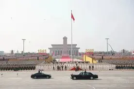 骄傲！驶过天安门的红旗检阅车，配套玲珑轮胎！图片