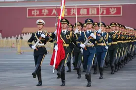 7781次升降旗后，农民的儿子选择回归土地图片