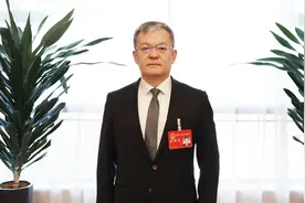 两会会客厅 | 专访济南市人大代表，历下区委副书记、区长杨福涛：“三区”协同发力，激活高质量发展“强引擎”图片