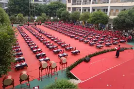 当“云幼娃”穿上古朴典雅的汉服，这场毕业典礼仪式感满满！图片
