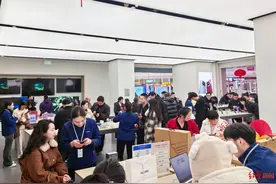 有商家一天卖300多台！国补落地促成都手机热销，叠加以旧换新优惠更大图片