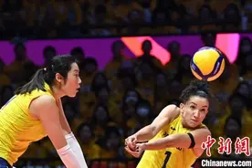 女排世俱杯：科内利亚诺女排夺冠 天津女排摘银创历史图片