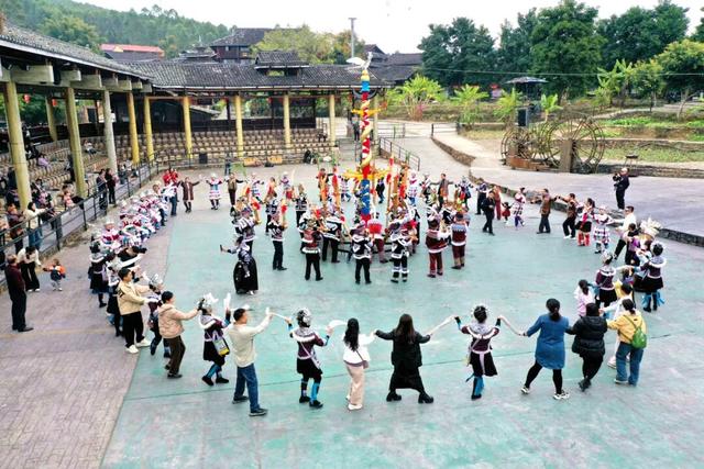 斗马招婿！来看看成为合格的融水苗族女婿需要几步？