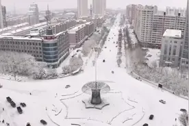 黑龙江黑河迎来大暴雪 各部门“闻雪而动”密切协作保障生产生活图片