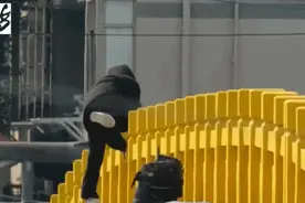 事发上海！19岁女孩当街轻生！被救下后的这番话泪目……图片