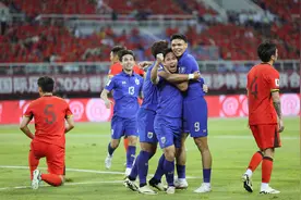 出线希望渺茫，世界杯亚预赛国足主场1-1战平泰国队图片