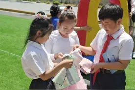 义卖报纸的钱买手帕，这份儿童节环保礼物很特别图片