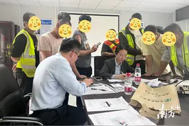 银行“柜台”进工地！梅州农行上门为农民工开卡图片