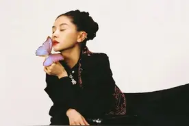 你们发现没，最近好多女明星迷上了这个单品图片