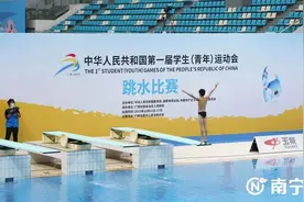 小小年纪八块腹肌！学青会跳水比赛火热开赛！看运动员“丝滑入水”→图片