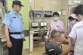 江门新会：男子被眼镜蛇咬伤 民警一路疾驰护送就医图片