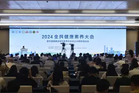 每日一词|全民健康素养提升三年行动方案 three-year action plan to further raise health literacy for all citizens图片