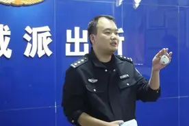 免费！西安一派出所为老人发放防走失“神器”图片