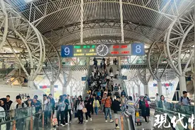 2025年元旦火车票开售，西安等热门方向部分车次售罄图片