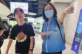 以点滴之力诠释“上海温度”！“蓝马甲”们说……丨国庆节志愿者手记图片