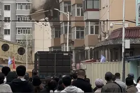 哈尔滨出现裂缝居民楼开始拆除，两年前被鉴定为D级危房图片