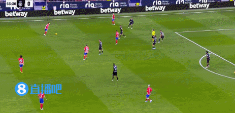 门将毫无反应❗格列兹曼写意头球破门，本赛季17场13球1助图片