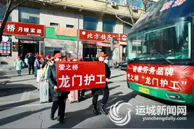 “龙门护工”跃龙门图片