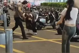 深圳地铁口打人男子已被刑拘，曾确诊患有精神分裂症，律师：精神疾病不是免责理由图片