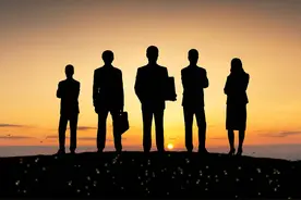 夜读｜一个人要像一支队伍图片