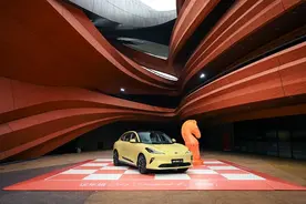 灵蜥数字底盘加持，智己LS6想要领跑智能化图片