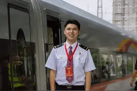 我是文明先行者丨火车司机带你走进火车司机驾驶室，铁路知识全知道图片