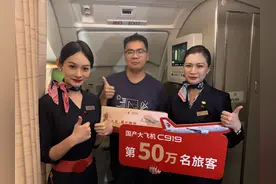 国产大飞机C919载客突破50万人次，安全飞行超1万小时图片