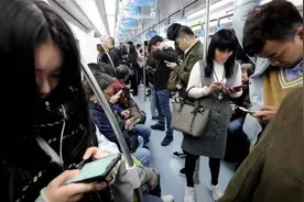 “大长篇”之后网络文学有了“新赛道” 专家：短篇创作正在改变文学生态图片