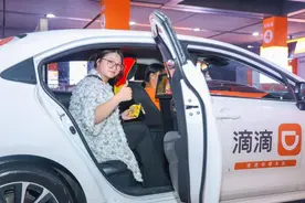 “苏超”第四轮各赛场打车需求涨超200% 52%异地订单来自省外球迷图片