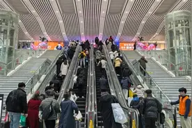 今起，四大火车站通宵运营，候车室24小时开放！图片