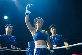 《热辣滚烫》被贾玲逆袭的女拳手是全国冠军，私教课价格未变图片