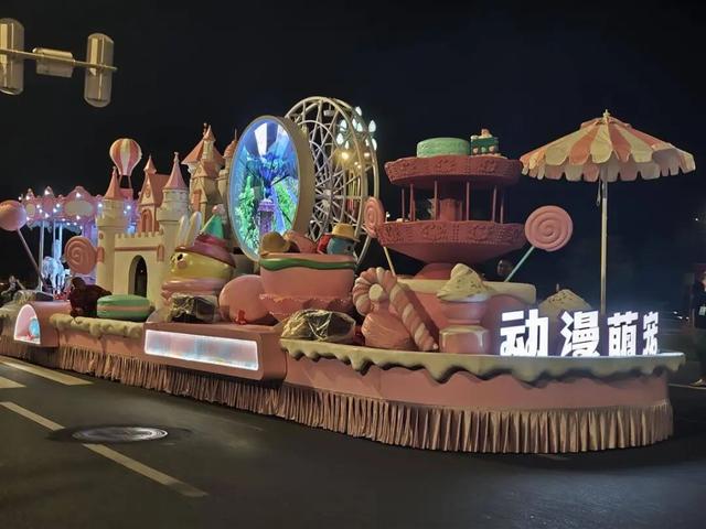 深夜现身武汉！街头都是人！“手机内存不够了”