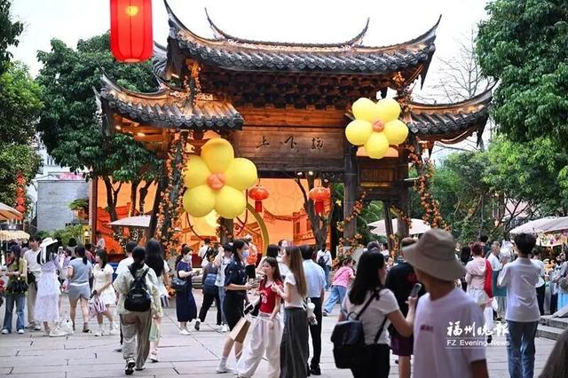来福州最不能错过的是啥？答案就藏在这条能“吃”又能“玩”的中轴线上！