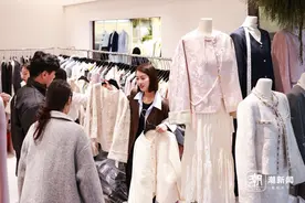 春装上市 杭州四季青迎来出货热潮图片