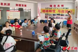 喃喃解忧·儿童职业价值拍卖会——市南区八大湖社工站开展儿童社会认知成长活动图片