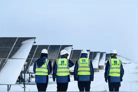 塔里木油田低碳转型130万千瓦光伏发电项目完工图片