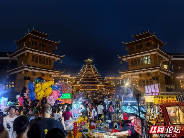 烟火气与古韵新颜交织，周末的怀化榆树湾热闹非凡！