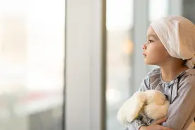 1岁小儿脑子里长了个拳头大肿瘤，还能治吗？图片