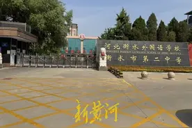 高考在即，新黄河记者实探衡水二中：考生校内备考，路口挂起交通管制横幅图片