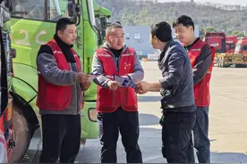 “集卡币”换停车权！宁波这个社区让卡车司机“愁心事”变“暖心事”图片