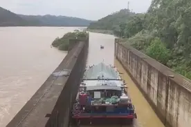 东江河源段复航后首艘货船发往珠三角，“黄金水道”变现“黄金效益”图片
