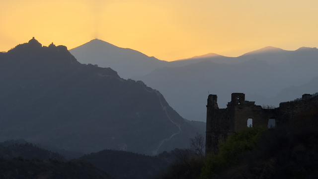 河北滦平：晚秋长城景如画