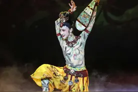 【甘快看】特写：夜幕下的“辉煌”敦煌图片