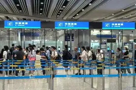 北京边检发布“十一”假期旅客出入境高峰时段提醒图片