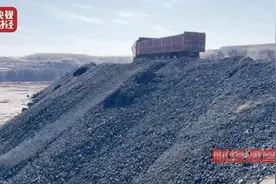 汾河流域煤矸石无序堆放，何以屡罚屡犯？图片