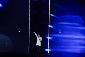 徐佳莹重庆深情开唱 与歌迷共度冬至夜图片