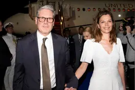 收取富商礼物未及时全数申报，斯塔默夫妇陷入“衣橱门”风波图片